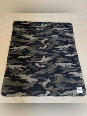 Victorias Secret Pink Camo Camouflage Sherpa Blanket